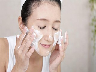 6 lỗi thường mắc khi rửa mặt gây hại da